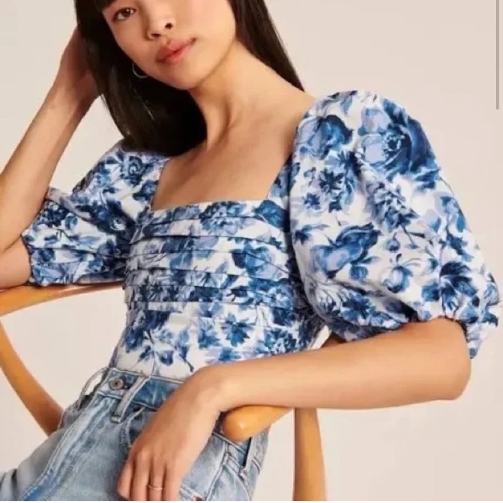 A&F Poplin Puff Sleeve Top NWOT